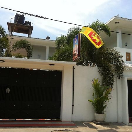 Friends Guesthouse Kudapaduwa Exterior foto