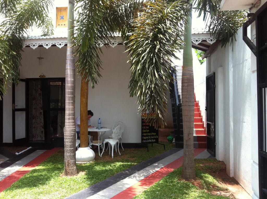 Friends Guesthouse Kudapaduwa Exterior foto